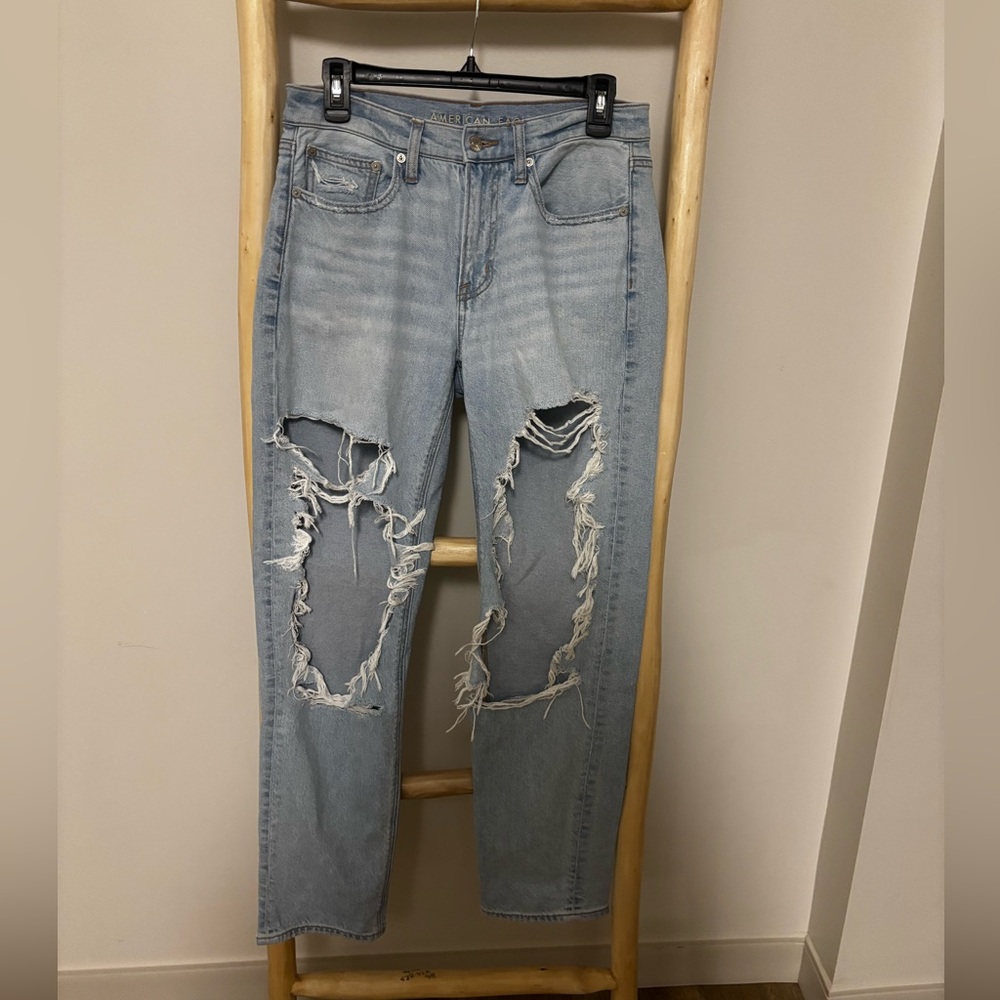 American Eagle Outfitters Light Blue Distressed Boyfriend Jeans